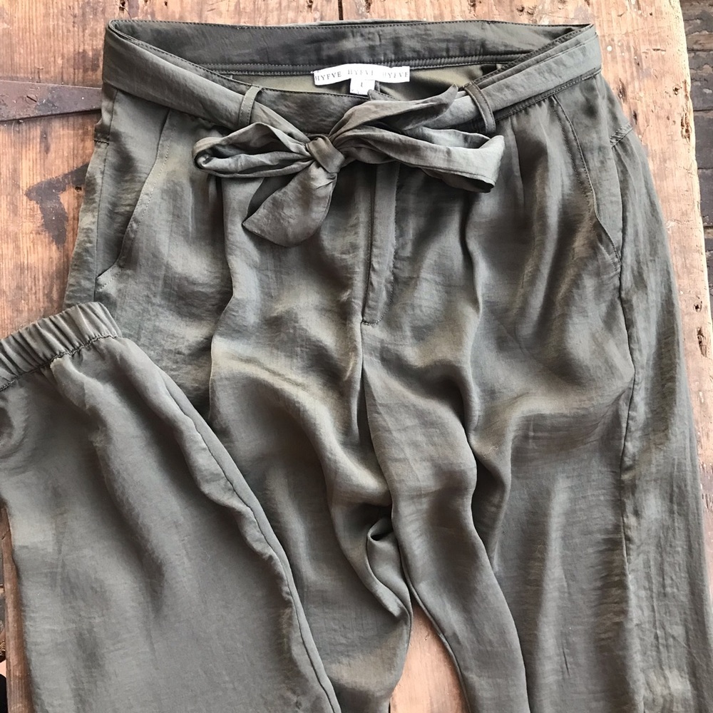 Dressy Jogger pants    NWOT